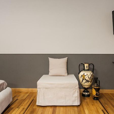 Step One | Luxury Suites Right In The Heart Of Acropolis Next To Metro Station Atenas Exterior foto